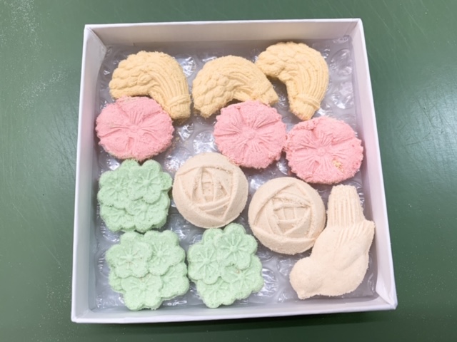 香川県琴平で現代の名工の菓子木型を使って名産品「和三盆」の干菓子作り体験！